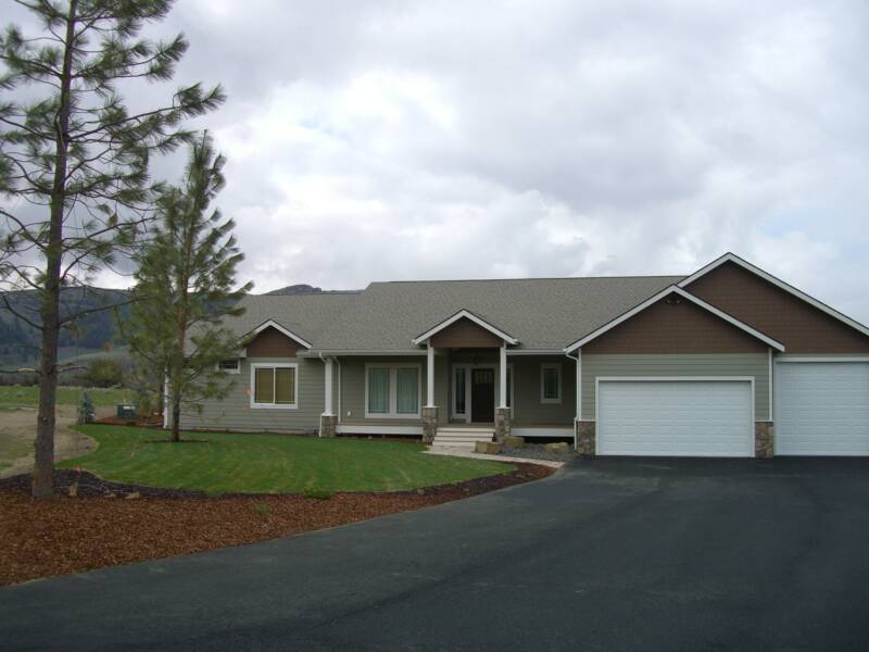Custom homes on Lake Roosevelt